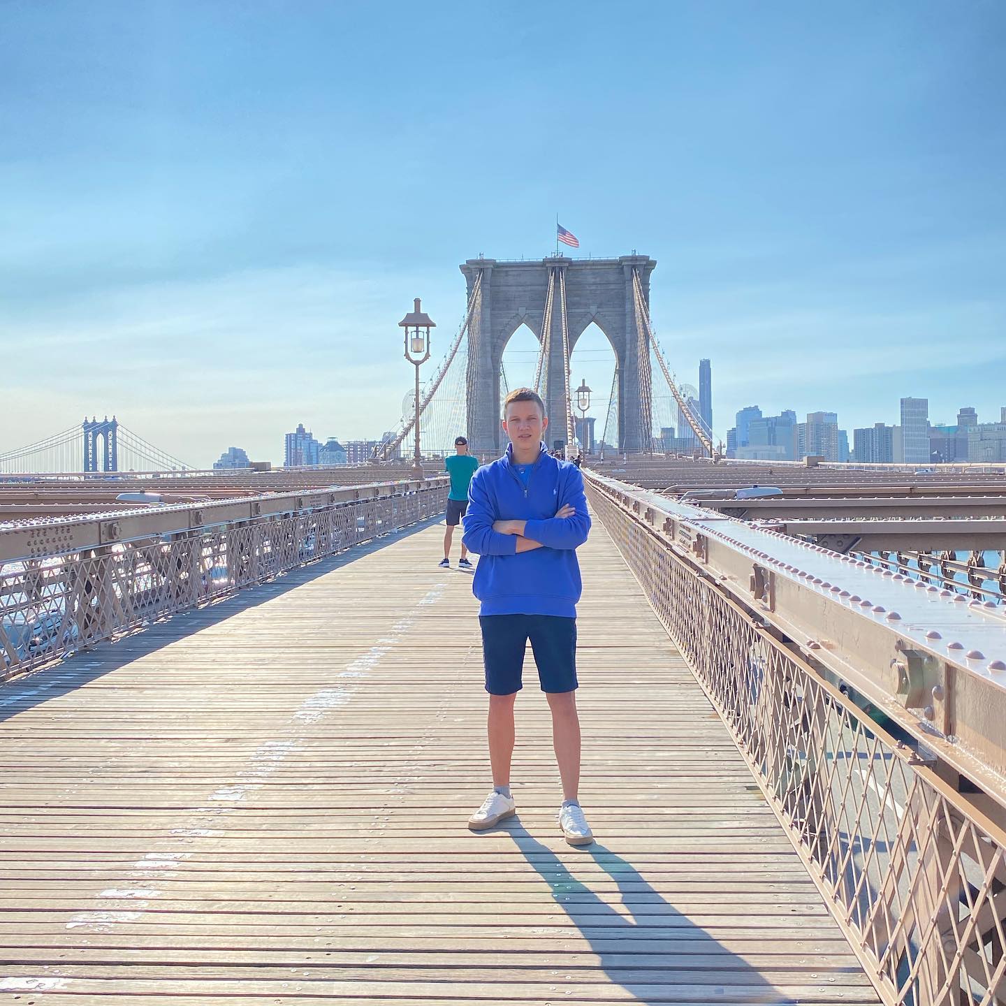 Man ыефтвы on Brooklyn  bridge 